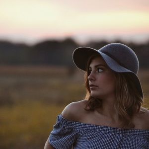 Meet your Posher, Julia